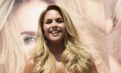 Lucero está de vuelta en Televisa y  será juez de La Voz Kids
