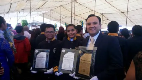 Obtienen alumnos del Centro Escolar de Huejotzingo el bicampeonato en Olimpiada Mexicana de Historia