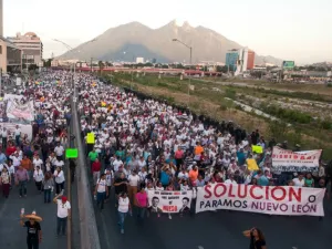 SNTE Nuevo León amaga con paro contra reforma educativa