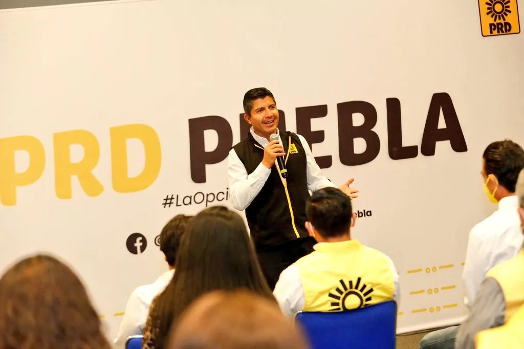 Presentan a Eduardo Rivera ante militancia PRD