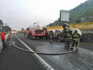Autoridades controlan fuga de amoniaco