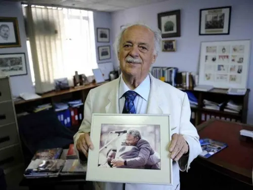 Muere George Bizos, abogado y amigo de Nelson Mandela