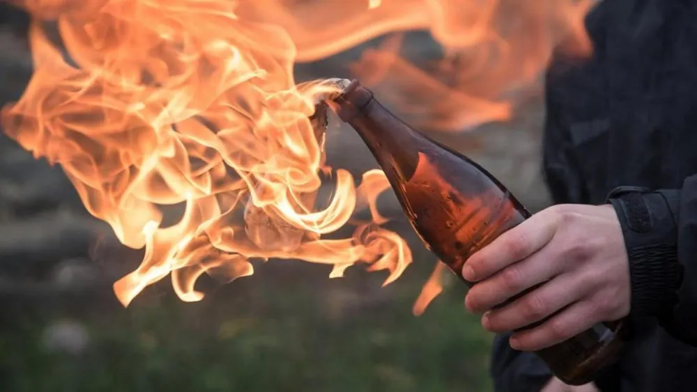 Lanzan bomba molotov contra tráiler en movimiento en Tamaulipas