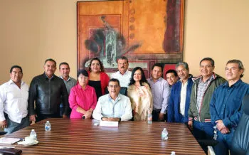Gobernador de Puebla se reúne con integrantes de la Red Plural de Mujeres y liderazgos de izquierda