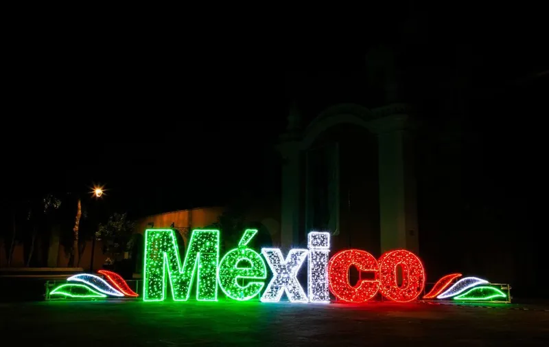 ayuntamiento-puebla-encendido-luces-fiestas-patrias