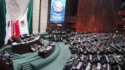 Morena “barajea” 6 iniciativas para acabar con la reforma educativa