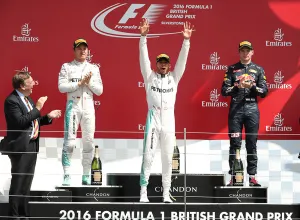 Hamilton gana el GP de Gran Bretaña; ‘Checo’ acaba sexto