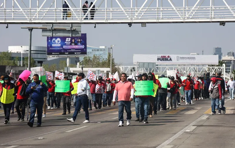marcha-taxistas-28-de-octubre-via-atlixcayotl
