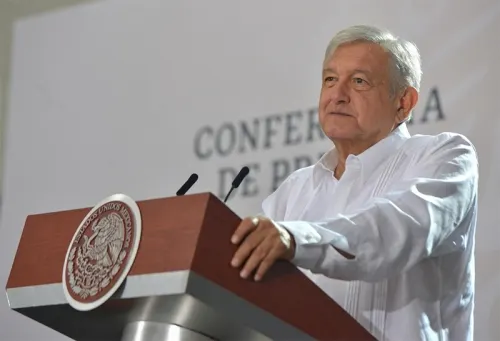 López en caída libre y con él Morena
