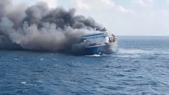 Incendio en ferry de Indonesia deja cinco muertos y 41 desaparecidos en el mar de Java