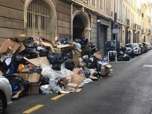 Crisis de basura en Francia por huelga de trabajadores