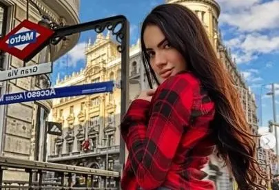 Majo es la fotógrafa de Karely Ruiz que arranca suspiros con candentes postales