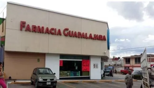 Detienen a ladrones de Farmacia Guadalajara en la colonia Clavijero