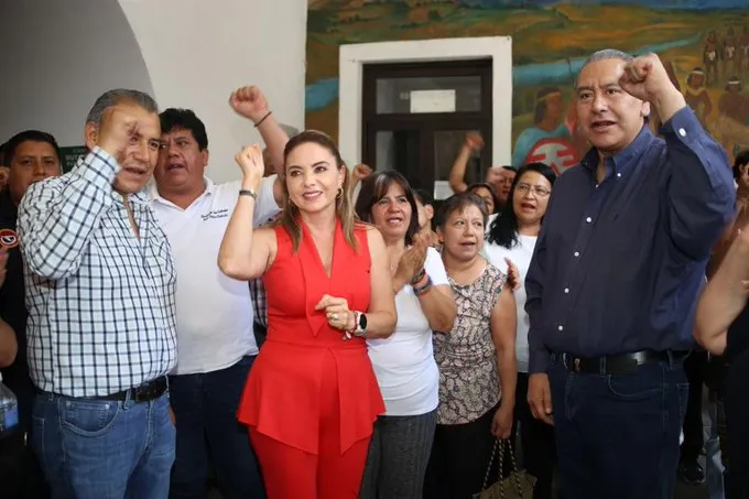 Paola Angón inicia campaña de reelección