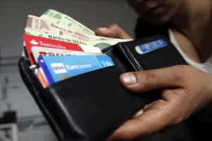 Condusef atiende al día hasta 10 morosos de tarjetas de crédito