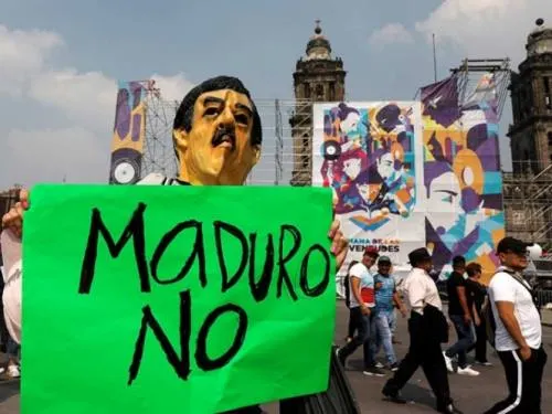 Piden a PGR detener a Nicolás Maduro cuando llegue a México