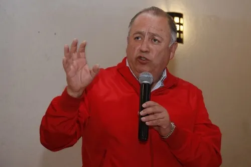 Líder del PRI intensifica proselitismo, pero no a favor del candidato a la gubernatura