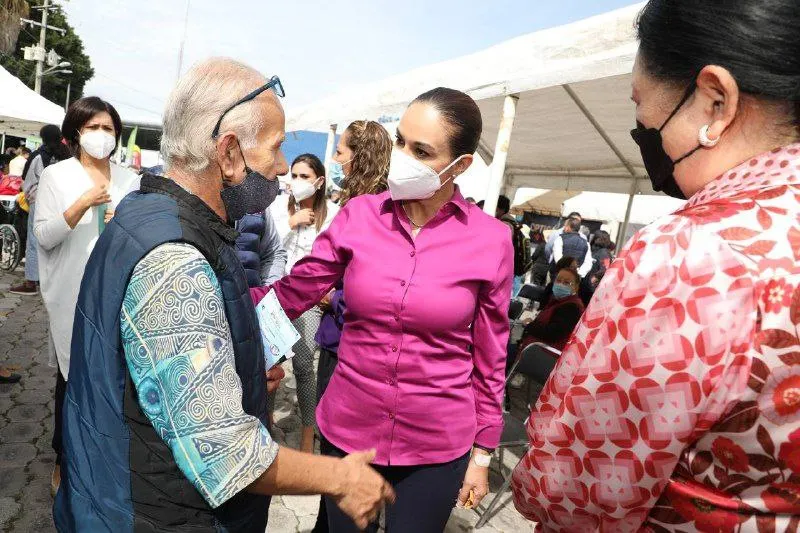 SMDIF Puebla realiza jornada de servicios en la colonia las hadas para personas adultas mayores