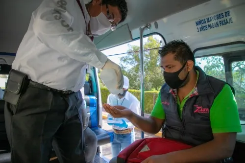 Supervisa Movilidad y Transporte sanitización de unidades del transporte en Zacatlán