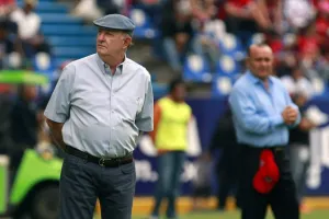 Manuel Lapuente sale del Puebla; mañana presentan a su relevo