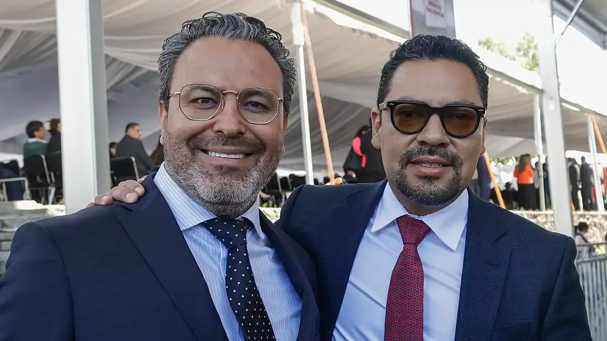 Protagonismos (con diputados al fondo)