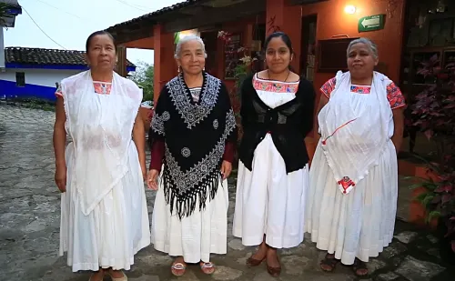 Trabaja colectivo de mujeres indígenas en favor del turismo en Puebla