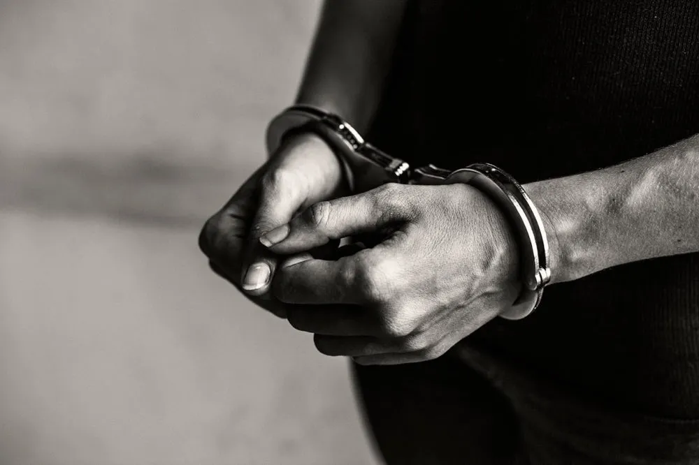 Detenido Esposas Arresto
