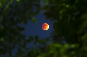 Hoy es noche de ‘superluna’, la penúltima del año