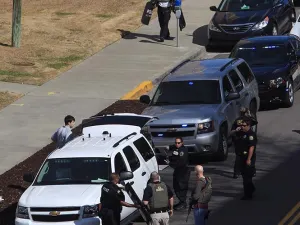 Mueren al menos dos en tiroteo en Universidad de Carolina