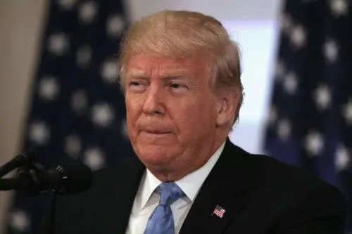 Más aislado que nunca, ahora Trump se lanza contra China