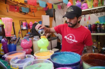 Proponen multas de hasta 50 mil pesos para personas que vendan micheladas en casas