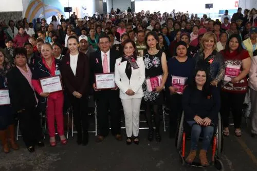 Dinorah López de Gali apoya a las mujeres afectadas por el cáncer de mama