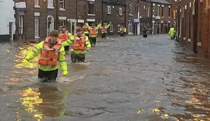 VIDEO: Reino Unido despliega tropas ante emergencia por inundaciones