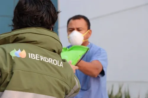 Dona Iberdrola México kits para personal de hospitales COVID