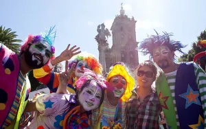 Payasos amenazan con plantón en el zócalo