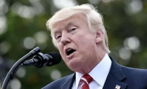 Trump sugiere que Comey pudo cambiar su relato al creer que había grabaciones