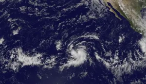 Olaf intensificó a huracán categoría 1