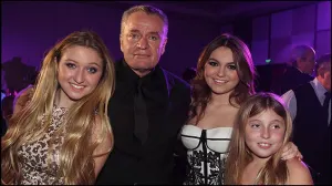 Güero Castro defiende a sus hijas en Twitter
