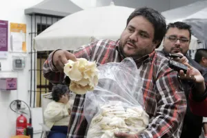 Presenta Comisión de Ganadería y Agricultura primer corte casero de hongo seta