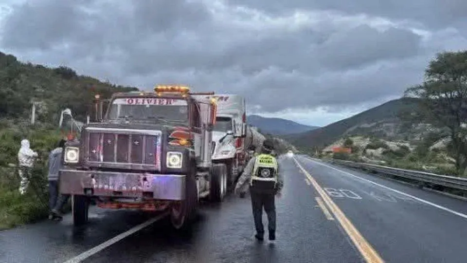 Asesinan a balazos a un trailero en la autopista Cuacnopalan-Oaxaca