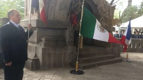Rinden homenaje a soldados caídos en la Batalla del 5 de Mayo