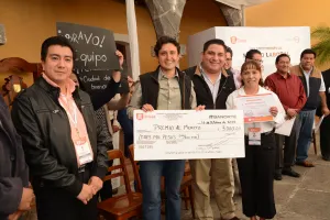 Reconoce gobierno cholulteca a colaboradores