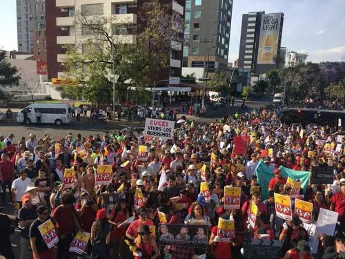 Exigen en Guadalajara y CDMX presentar con vida a estudiantes desaparecidos