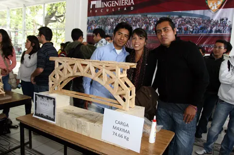 Ingenio en miniatura mostraron los alumnos de la FI-BUAP