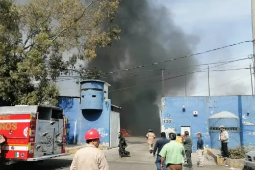 Evacuan a 800 personas por explosión de tanque de gas en Ecatepec