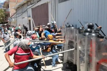 Maestros de la Ceteg se enfrentan con agentes de la Guardia Nacional en Chilpancingo