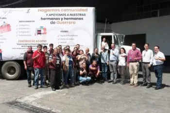 Gabriela Bonilla dirige la preparación del primer convoy con 60 toneladas de ayuda a Guerrero