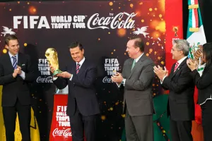 Copa Mundial FIFA visitó la residencia oficial de Los Pinos