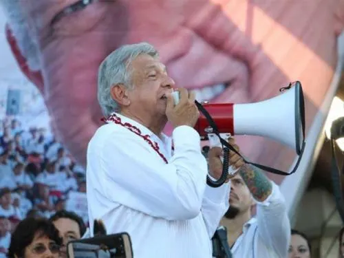 AMLO se compromete a bajar el IVA a 8% en franja fronteriza