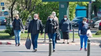 Ómicron y Delta traerán un tsunami de infecciones, alerta la OMS